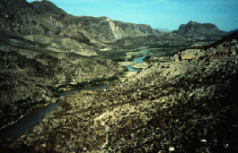 Photograph showing Rio Grande/Río Bravo Basin in West Texas.