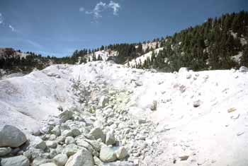 photograph of kaolinite clay and silica at Bumpass Hell