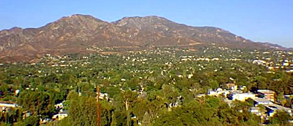Photograph of the Sunland and Tujunga communities from the east showing the San Gabriel Mountains in the background.