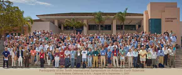 photo of participants of the 10th International Symposium on Antarctic Earth Sciences, Santa Barbara, California, U.S.A. - August 26 to September 1, 2007