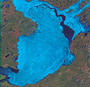 Figure 5-3b–Three Landsat-7 ETM+ images (bands 3, 4, 5) of the breakup of ice on Great Slave Lake, Northwest Territories, Canada (at about latitude 61.5°N., longitude 14.5°W.) on (B) 20 May 2000. 