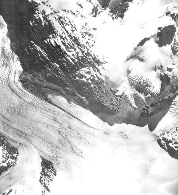 Trimetrogon aerial photograph showing tephra layers on Glaciar Pascua