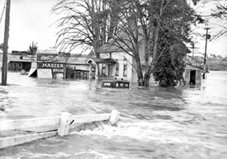 Photo: Flooding in January 1943 at West Salem, Oregon