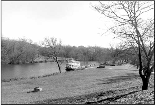 Photograph showing the location of the former middle pontoon bridge at the south end of Fredericksburg. For a more detailed explanation, contact Judy Ehlen at 1408 William Street, Fredericksburg, VA 22401.