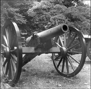 Photograph of a cast bronze “Light” 12-pounder gun-howitzer, or Napoleon, at Howison’s Hill. For a more detailed explanation, contact Judy Ehlen at 1408 William Street, Fredericksburg, VA 22401.