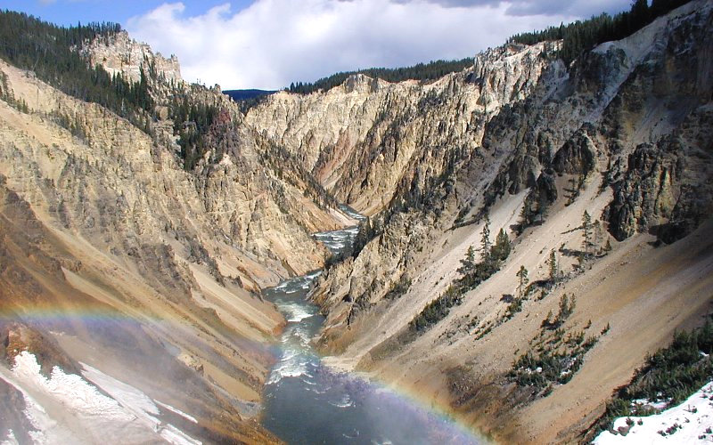 [The Grand Canyon of the Yellowstone River.  (USGS photograph by Steven R. Brantley.)]