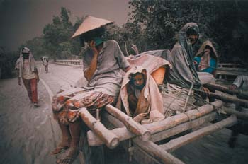 Villagers fleeing Mount Pinatubo area