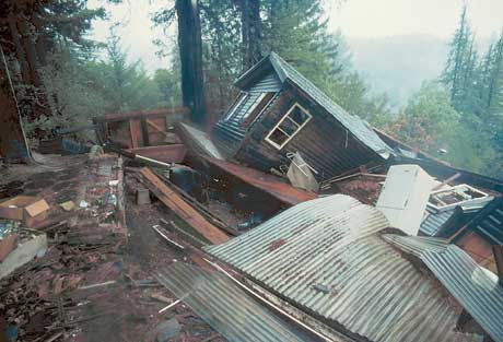 House destroyed by Loma Prieta earthquake