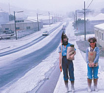photograph of pedestrians trying to protect themselves from ashfall from Mount St. Helens
