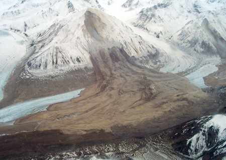 photograph of huge landslide in the Alaska Range that was triggered by the Denali Fault earthquake on November 3, 2002