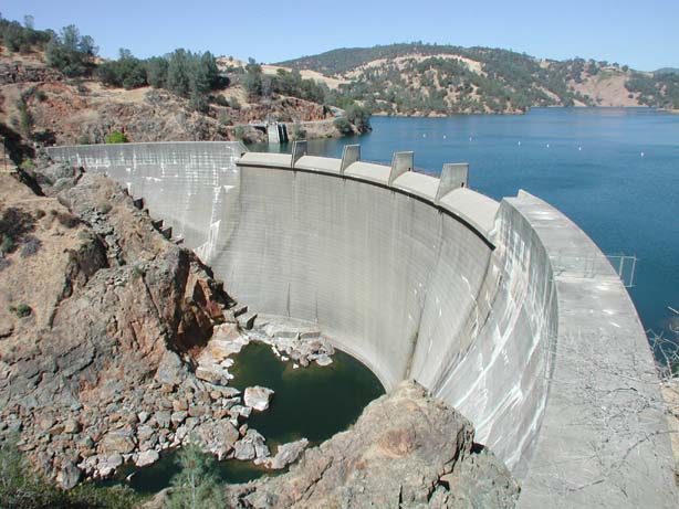 Photo of Englebright Dam and reservoir in September, 2002