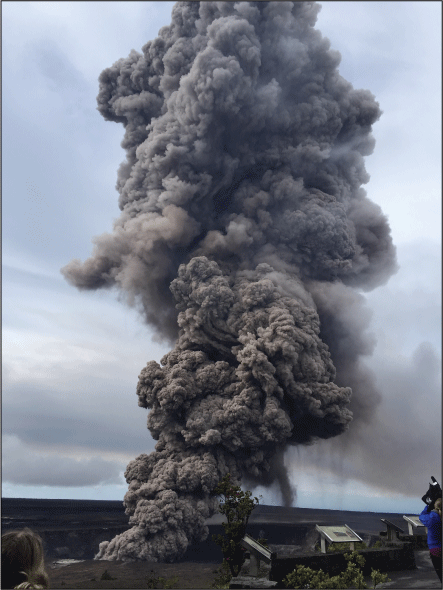 Alttext 12: The vertical column of tephra was probably the largest of the eruption
and was certainly the largest that was photographed; it was more than 400 meters high.
