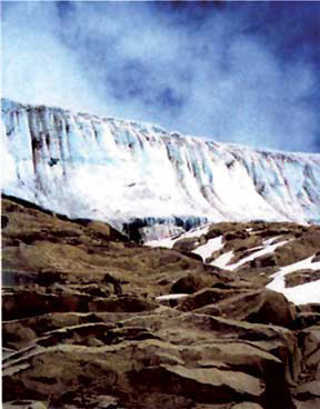 Figure 8-2B.–Two views of the receding margin of the Quelccaya ice cap, Perú’s largest glacier and the Earth’s largest tropical ice cap. The margin of the ice cap was photographed from the same camera station in 2002. Photographs by Lonnie G. Thompson, Byrd Polar Research Center, The Ohio State University, Columbus, Ohio.